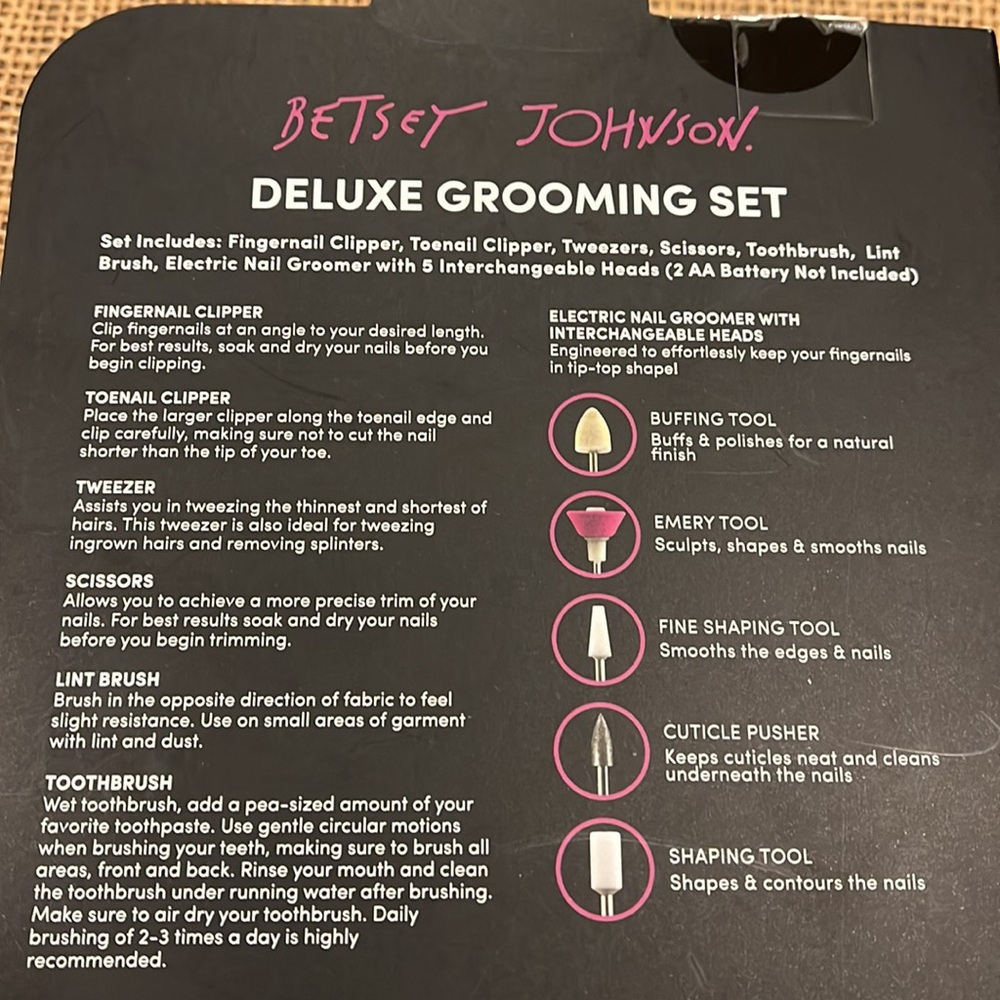 Betsey Johnson Glitter Pink Grooming Set - Picture 3 of 3